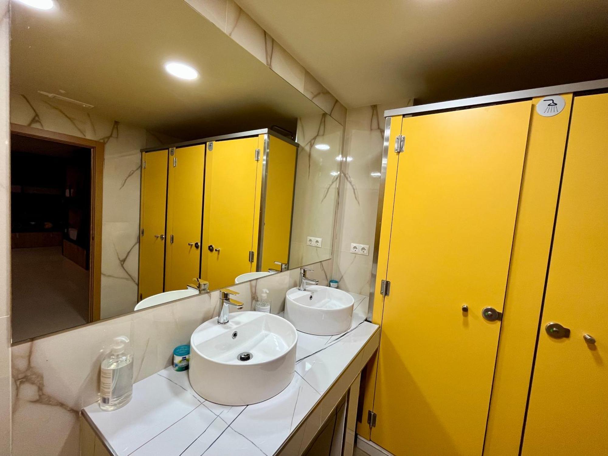 Velvet Hostel Мадрид Екстер'єр фото
