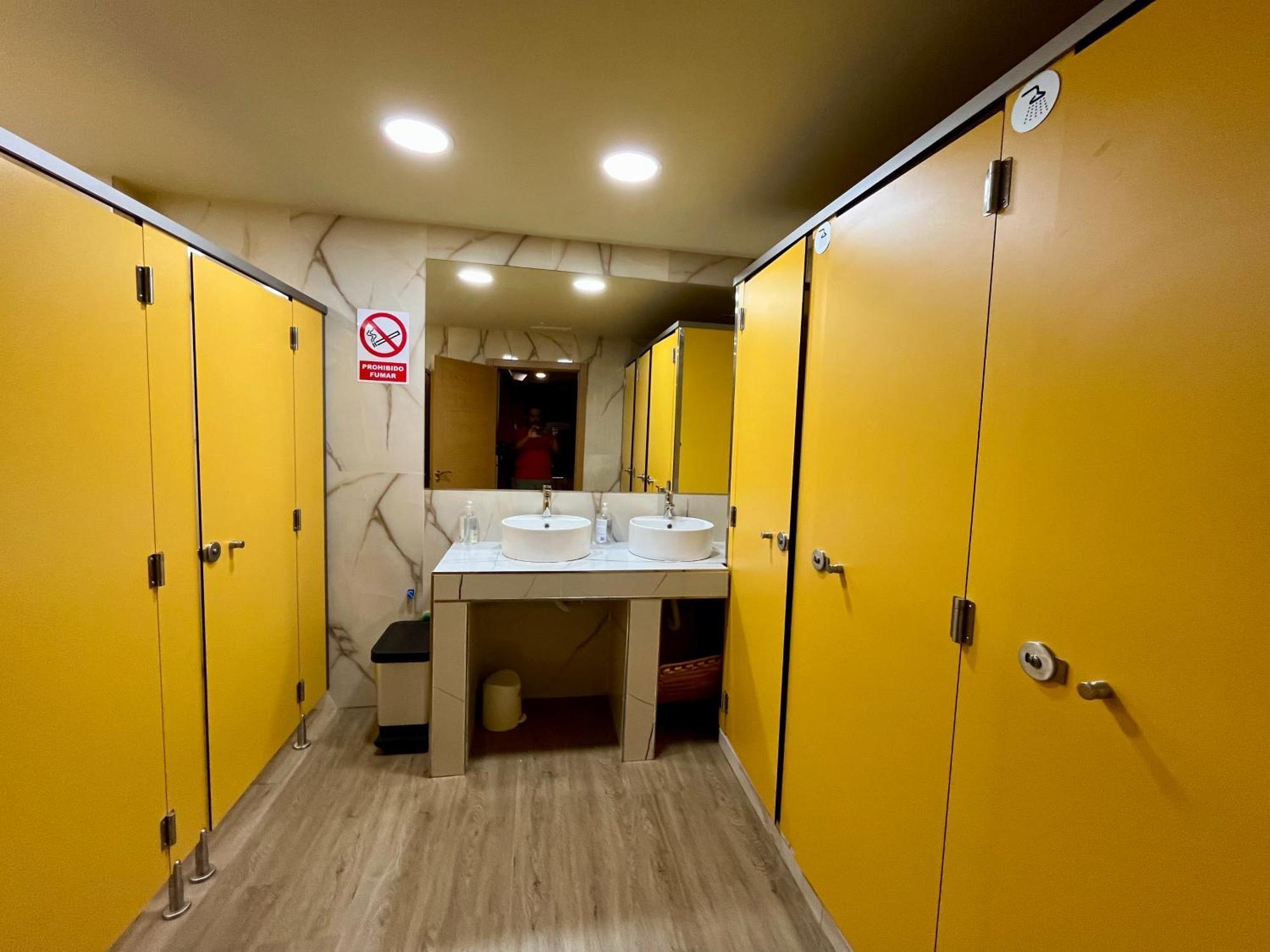 Velvet Hostel Мадрид Екстер'єр фото