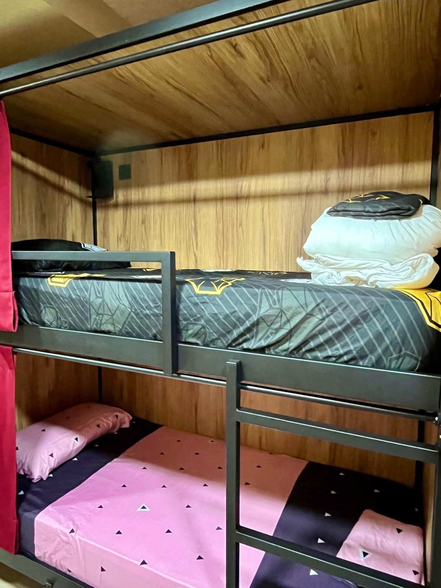 Velvet Hostel Мадрид Екстер'єр фото