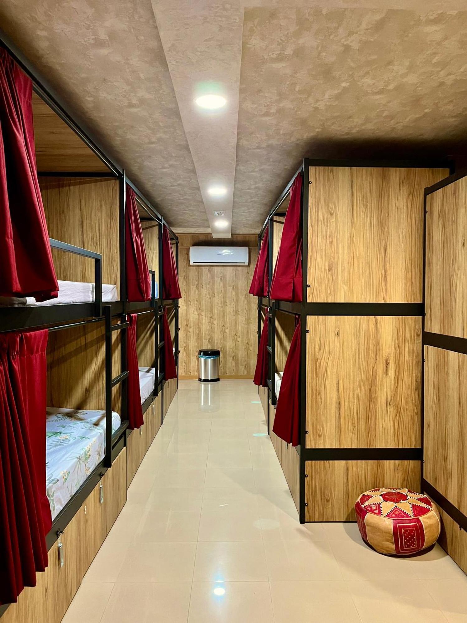 Velvet Hostel Мадрид Екстер'єр фото