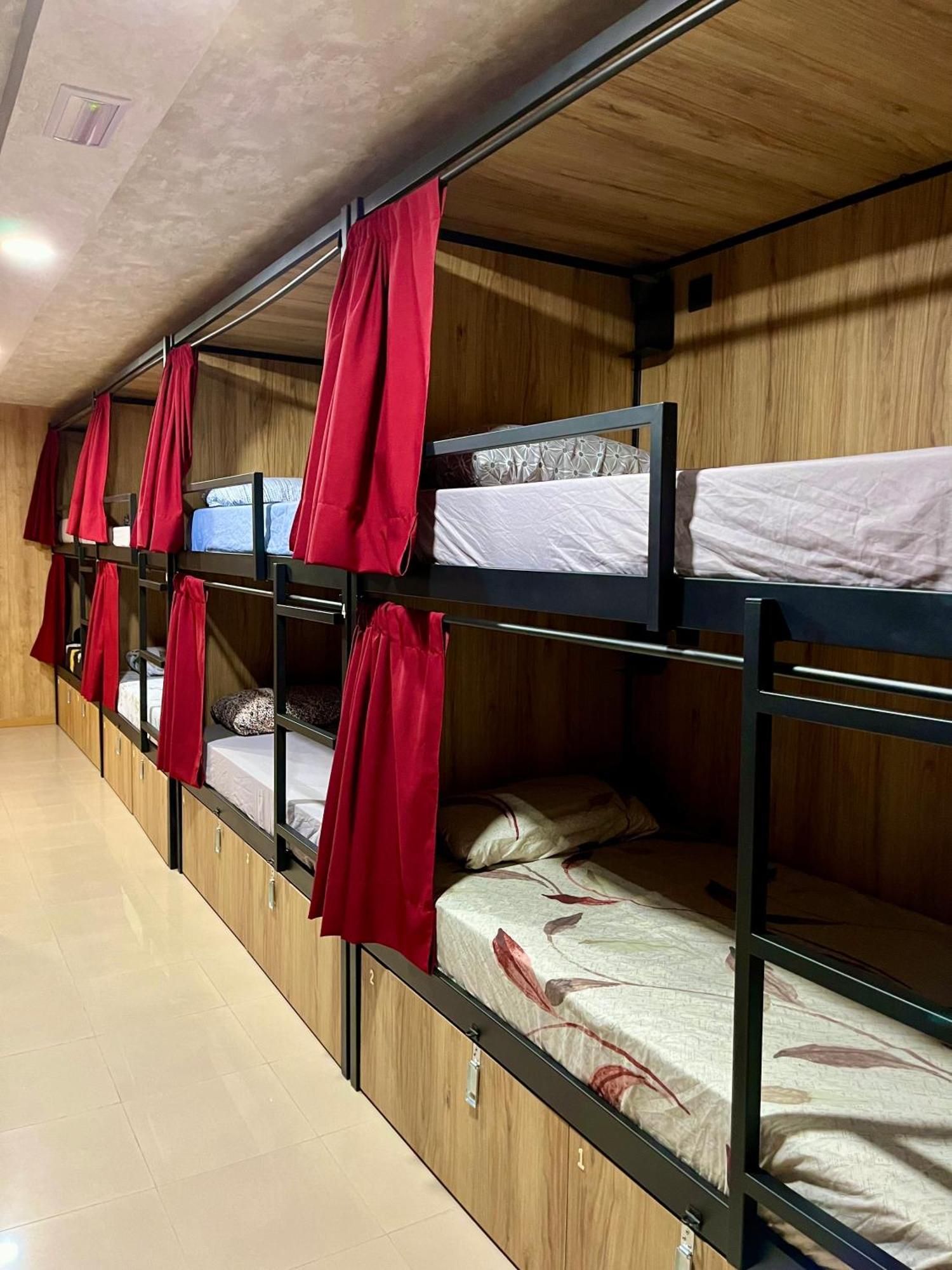 Velvet Hostel Мадрид Екстер'єр фото