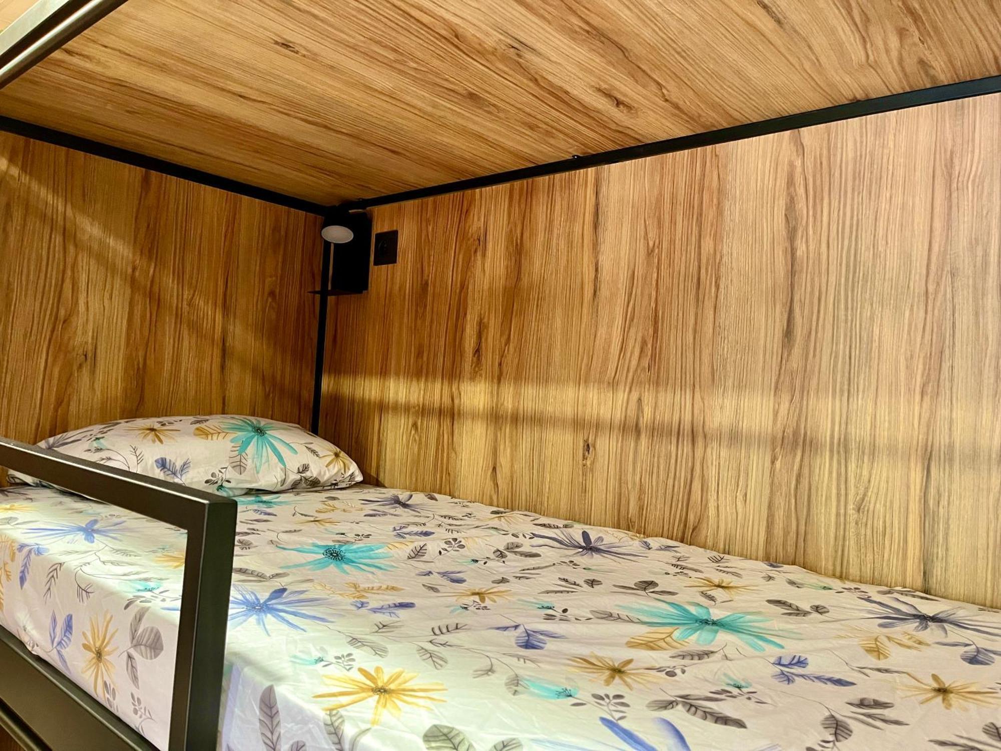 Velvet Hostel Мадрид Екстер'єр фото